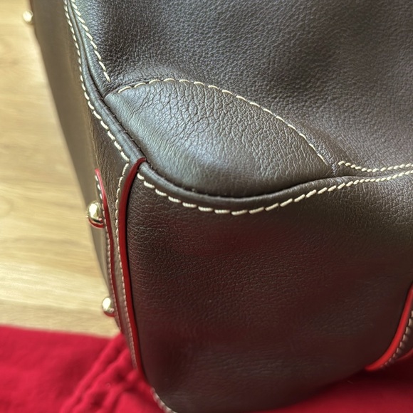 Authentic CHCarolina Herrera leather Blasón Medium brown bag. Gold tone hardware - Picture 13 of 16